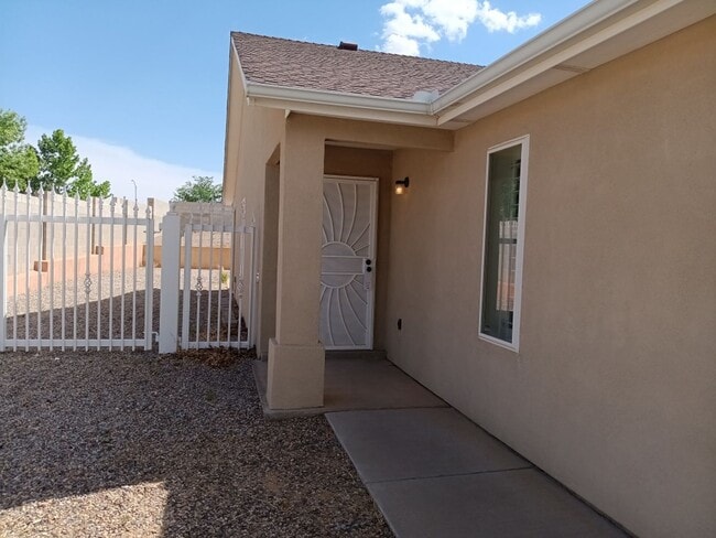 Building Photo - 3 Bedroom, 2-Bathroom Located in NW ABQ!! ...