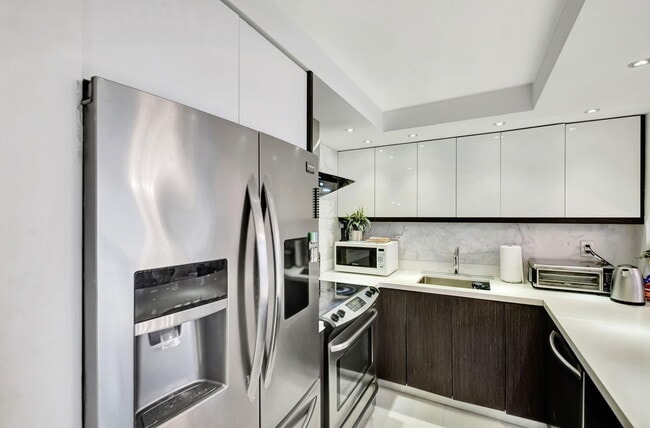 Building Photo - 401 Ocean Dr
