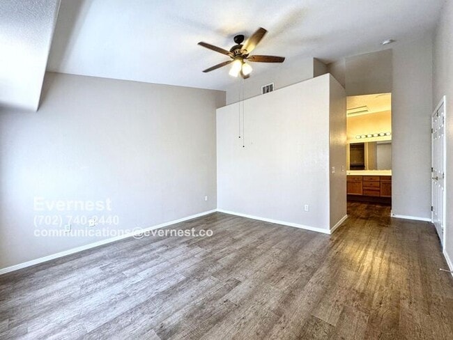 Building Photo - 10525 Autumn Pine Ave
