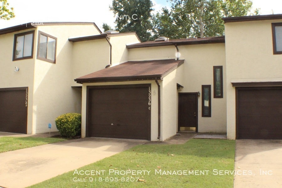 Primary Photo - 2 bedroom Townhouse