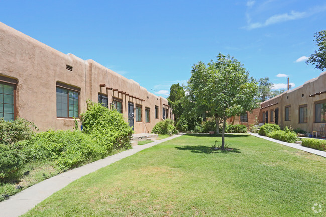 Building Photo - Regina & Walter/Silver Apartments