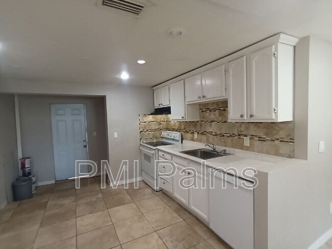 Building Photo - 2406 S 69th St
