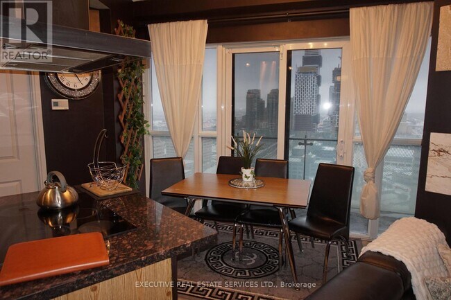 Photo du bâtiment - 50 Absolute Ave