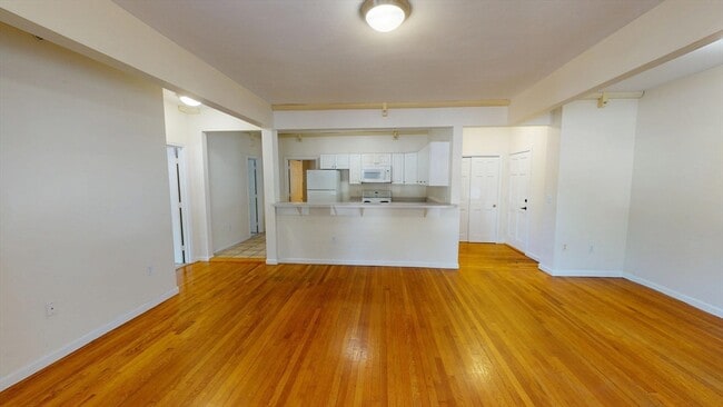 Building Photo - 1405 Beacon St