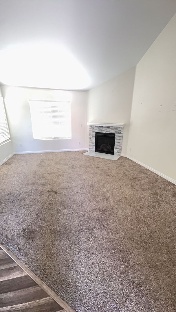 Foto del edificio - 3 BEDROOM VICTORVILLE HOME