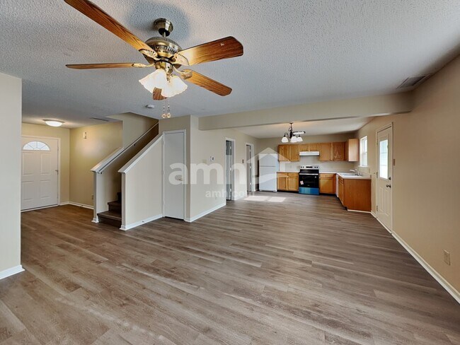 Foto del edificio - 8845 Limberlost Ct