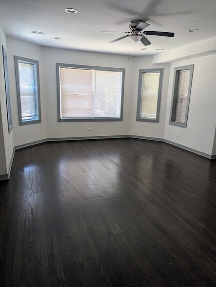 Foto del edificio - 7953 S Essex Ave