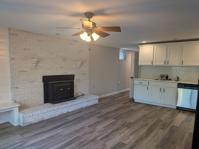 Foto del edificio - 7802 Rollingwood W Dr