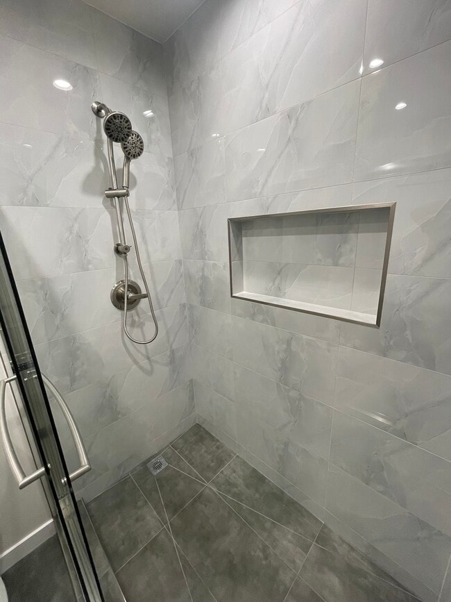 Foto del edificio - 8683 Haddon Ave