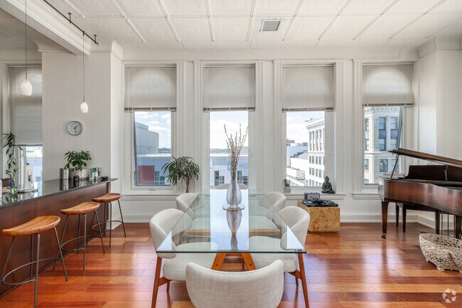 Interior Photo - Deys Plaza Apartments