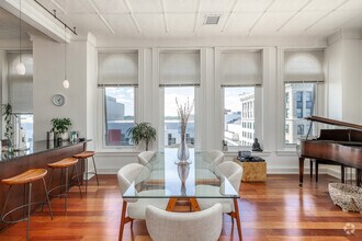 Interior Photo - Deys Plaza Apartments