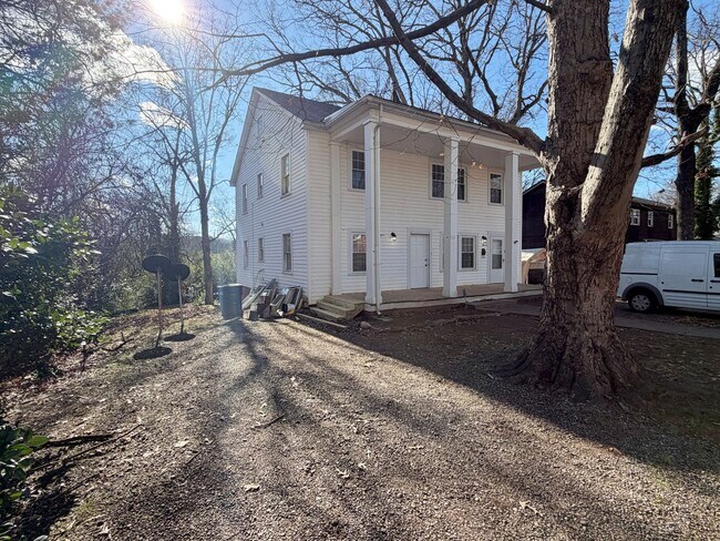 Building Photo - 820 Wood St