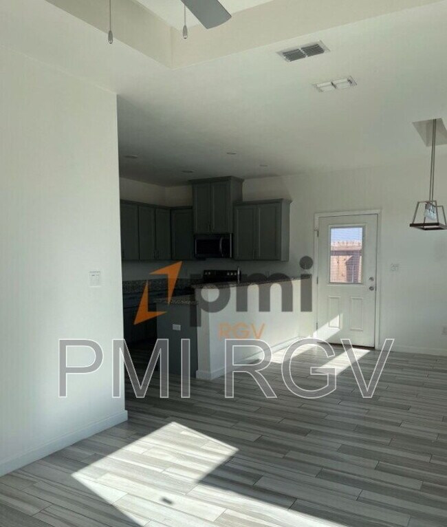 Foto del edificio - 808 W Carmel Ave