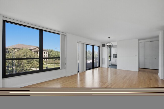 Building Photo - 2020 N Lincoln Park W