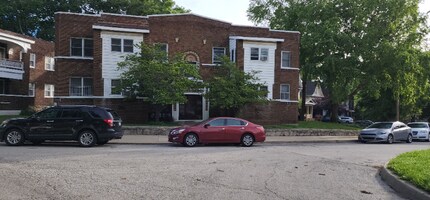 Building Photo - 900 E 28th St