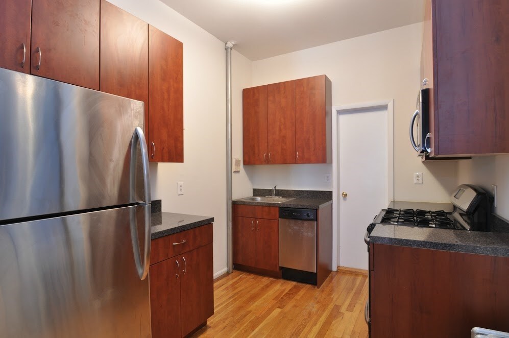 Primary Photo - 352 W 45th St