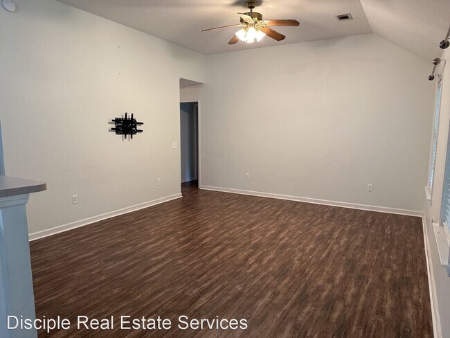 Building Photo - 3 br, 2 bath House - 305 Elm Road