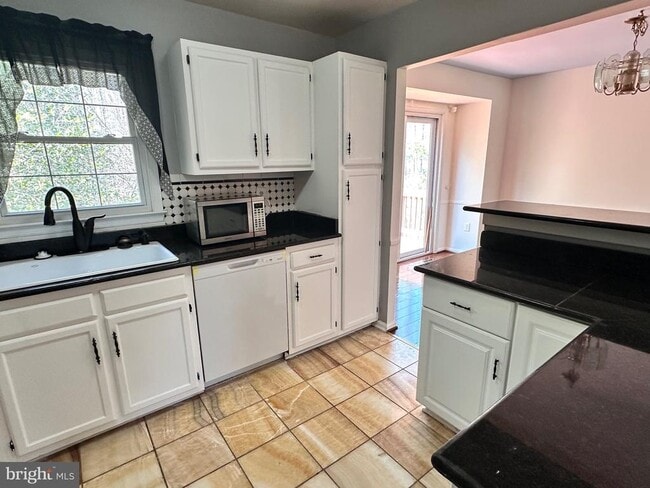 Building Photo - 7914 Forest Path Way