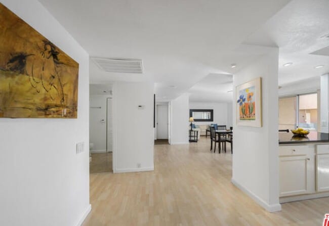 Building Photo - 400 N Sunrise Way