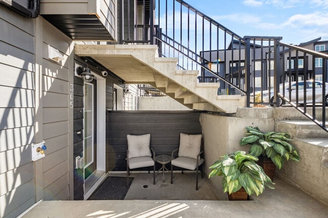 Building Photo - 260 Rowley Way NW