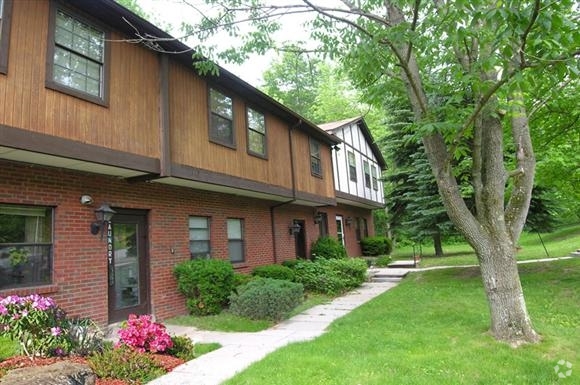 Building Photo - Center Grove Apartments