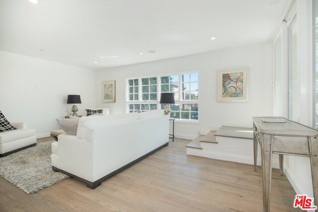 Foto del edificio - 1111 Alta Loma Rd