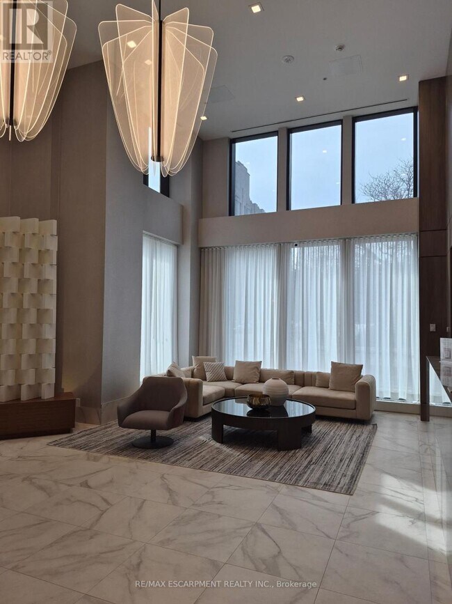 Photo du bâtiment - 75 James St S