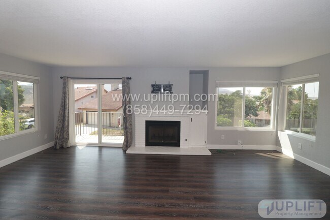 Foto del edificio - Beautiful Spring Valley home, tri floor 4 ...