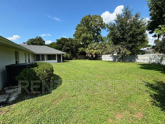 Building Photo - 360 Vincent Dr