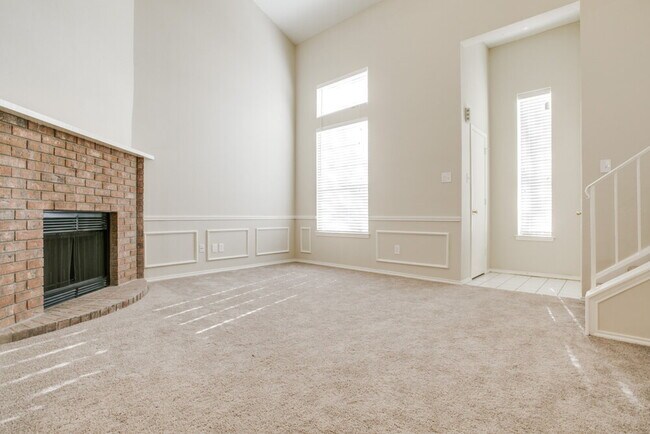 Foto del edificio - 719 Nightingale Cir