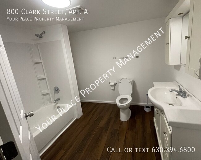 Building Photo - HUGE, REMODELED 3BR, 1BA with in unit wash...