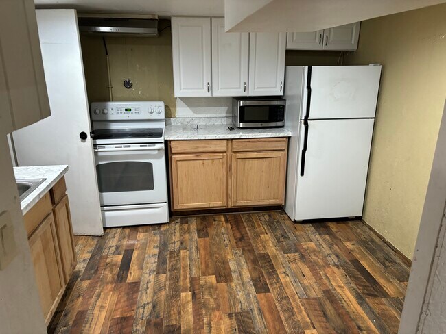 Foto del edificio - 381 S Main St