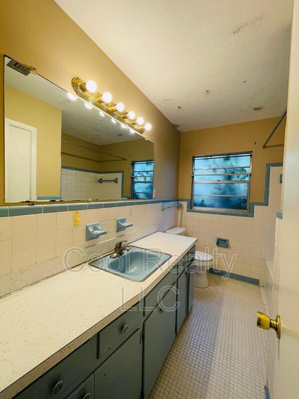 Building Photo - 2754 Woodland Dr