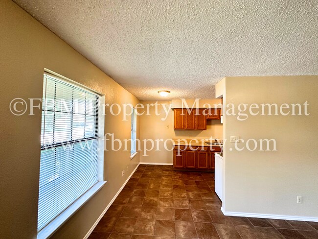 Building Photo - 128 Lance Dr