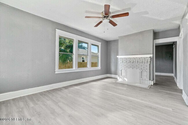 Foto del edificio - 1711 E 27th St