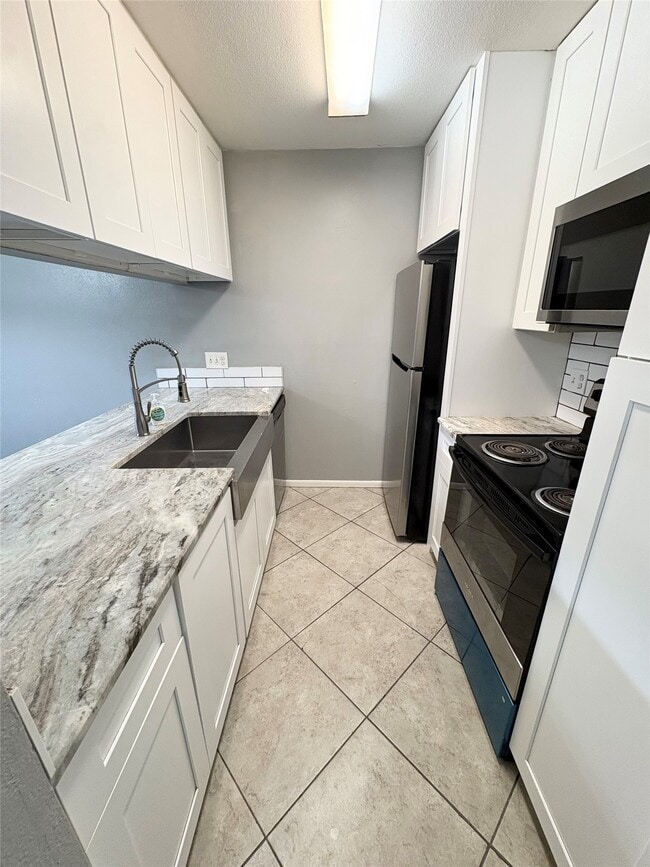 Building Photo - 3015 Walnut Bend Ln