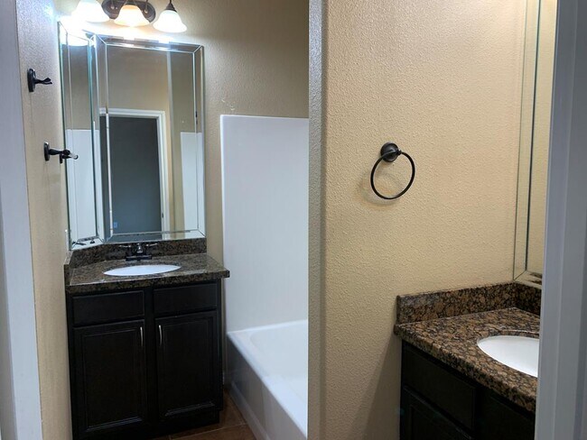 Foto del edificio - 7230 Manford Ln