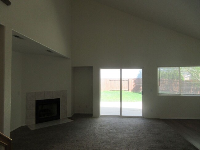 Foto del edificio - 4 Bedroom - 2 bath - Single Family Home in...
