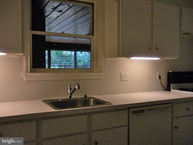 Building Photo - 5507 Chesterbrook Rd