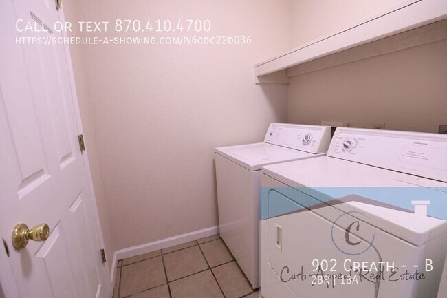 Building Photo - First month move in special $500!! Renovat...