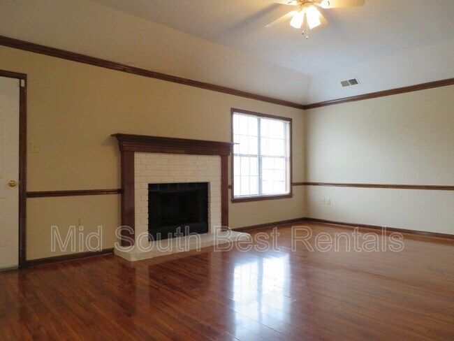 Foto del edificio - 5028 Ross Rd