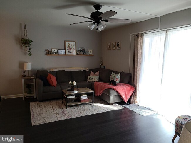 Foto del edificio - 6 Oliver Wolcott Bldg