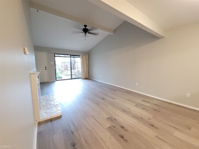 Foto del edificio - 2 br, 2 bath Townhome - 2505 Longmire Dr