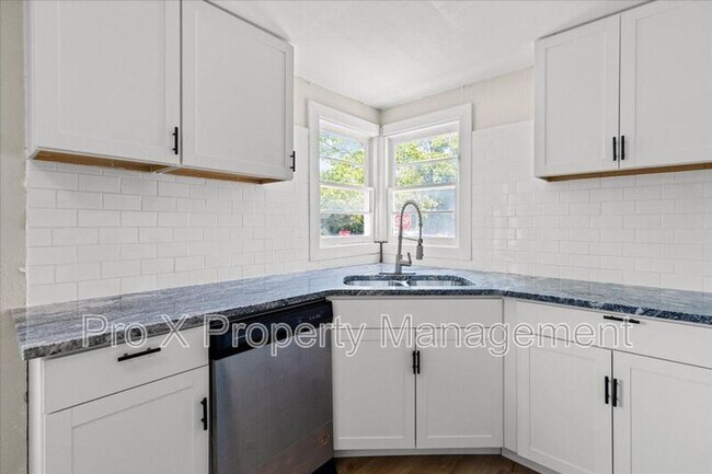 Building Photo - 307 E Mt Vernon St