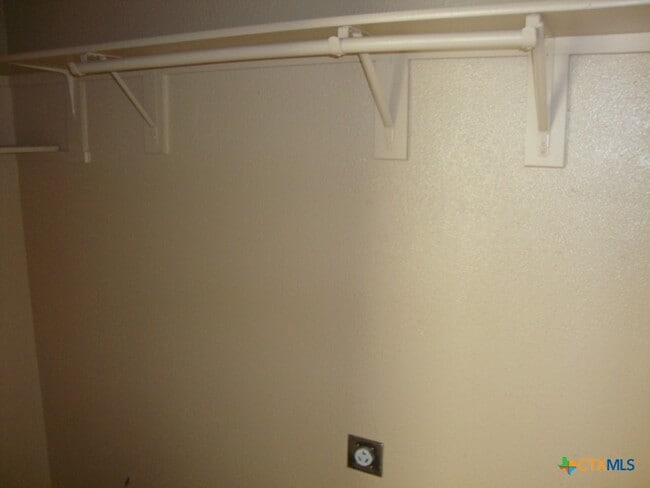 Building Photo - 1813 Fairview Dr