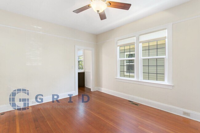 Building Photo - Gorgeous 2 Bedroom Victorian Home!