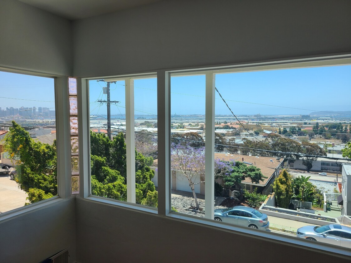 Foto del edificio - 2186 W California St