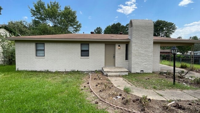 Foto del edificio - 3 Bedroom • 2 Bath • $1,450/mo