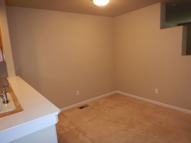 Building Photo - 1214 NE Littleton Ln