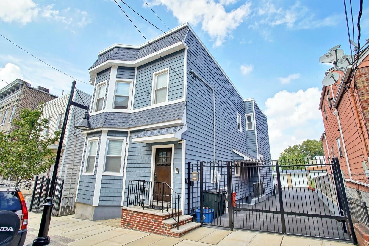 820 17th St Unit 2, Union City, NJ 07087 Condo for Rent in Union City